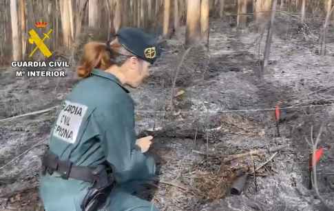 Investigado varón por su presunta implicación en incendio forestal en Castropodame (León) Investigado varón por su presunta implicación en incendio forestal en Castropodame (León)