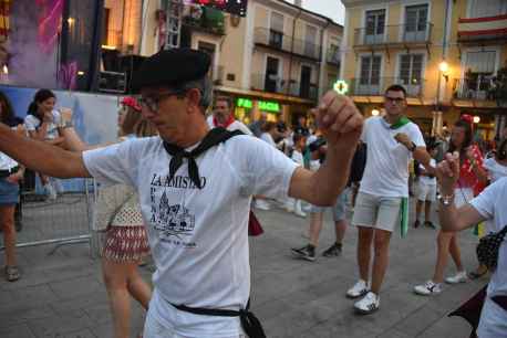 Las peñas bailan 
