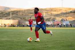 Un gol de falta directa derrota al Numancia en Ágreda frente al Tarazona