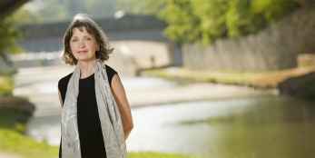 La escritora Katherine Neville, Premio Máscara de Ánimas 2025