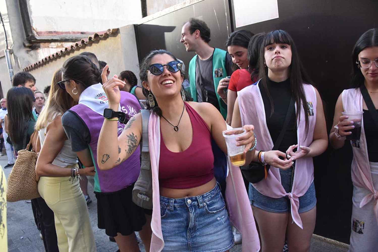 La alegría y el colorido de las peñas en las fiestas patronales de Almazán