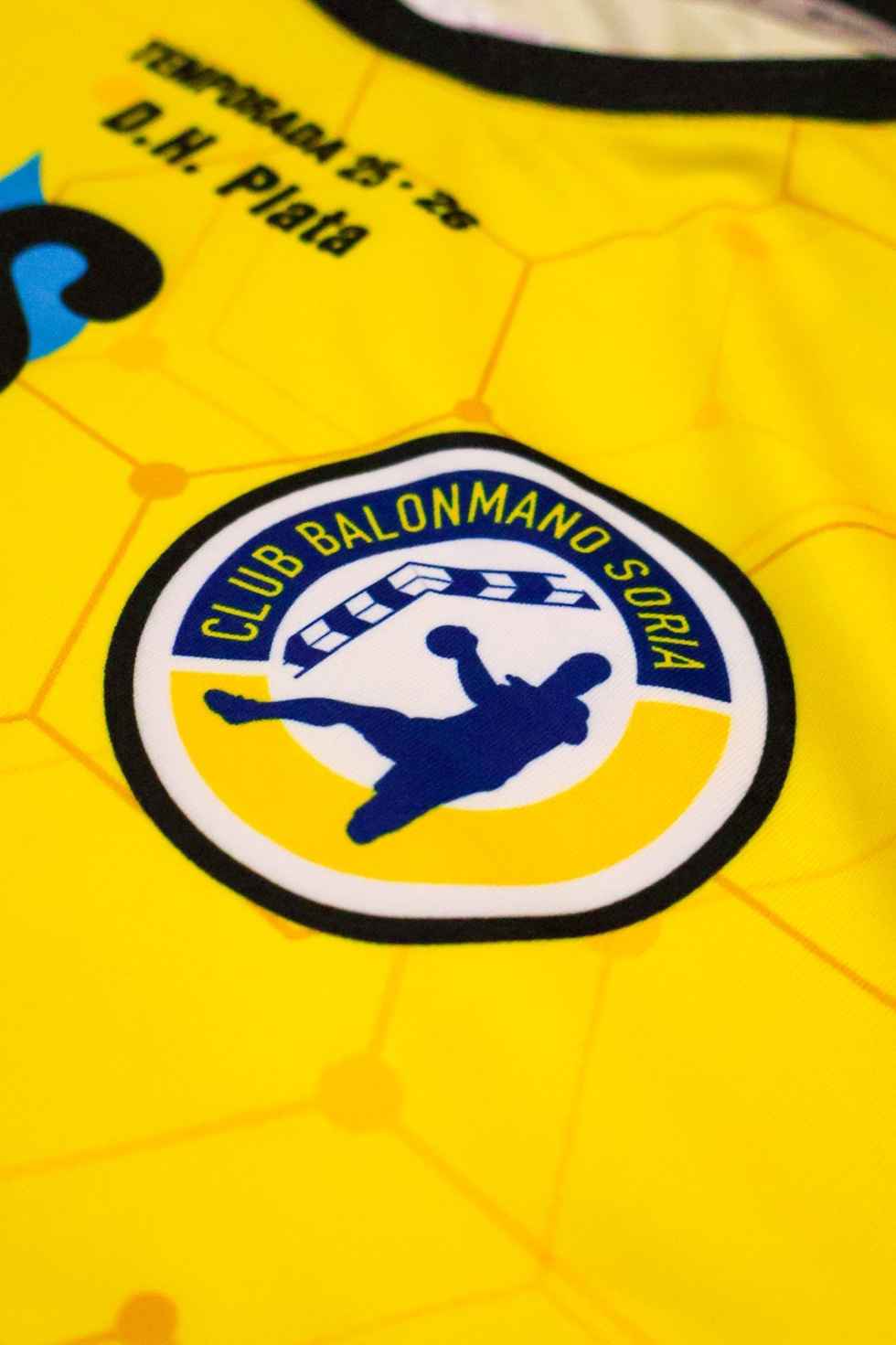 Balonmano Soria presenta su nueva camiseta para la temporada 2025/26