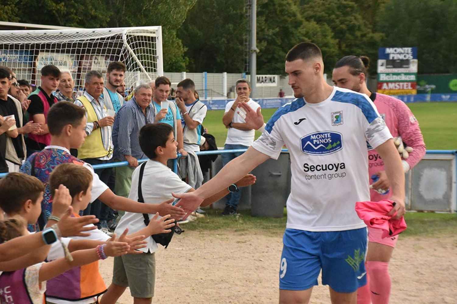 La S.D. Almazán abre nueva temporada, en ambiente festivo, ante su afición