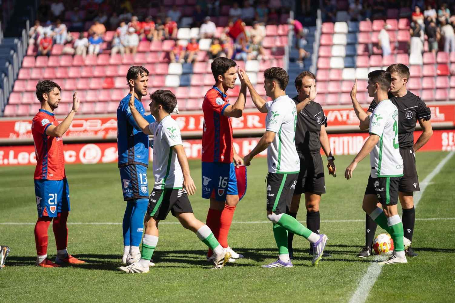 El Numancia suma su primera victoria de la temporada frente al Rayo Cantabria
