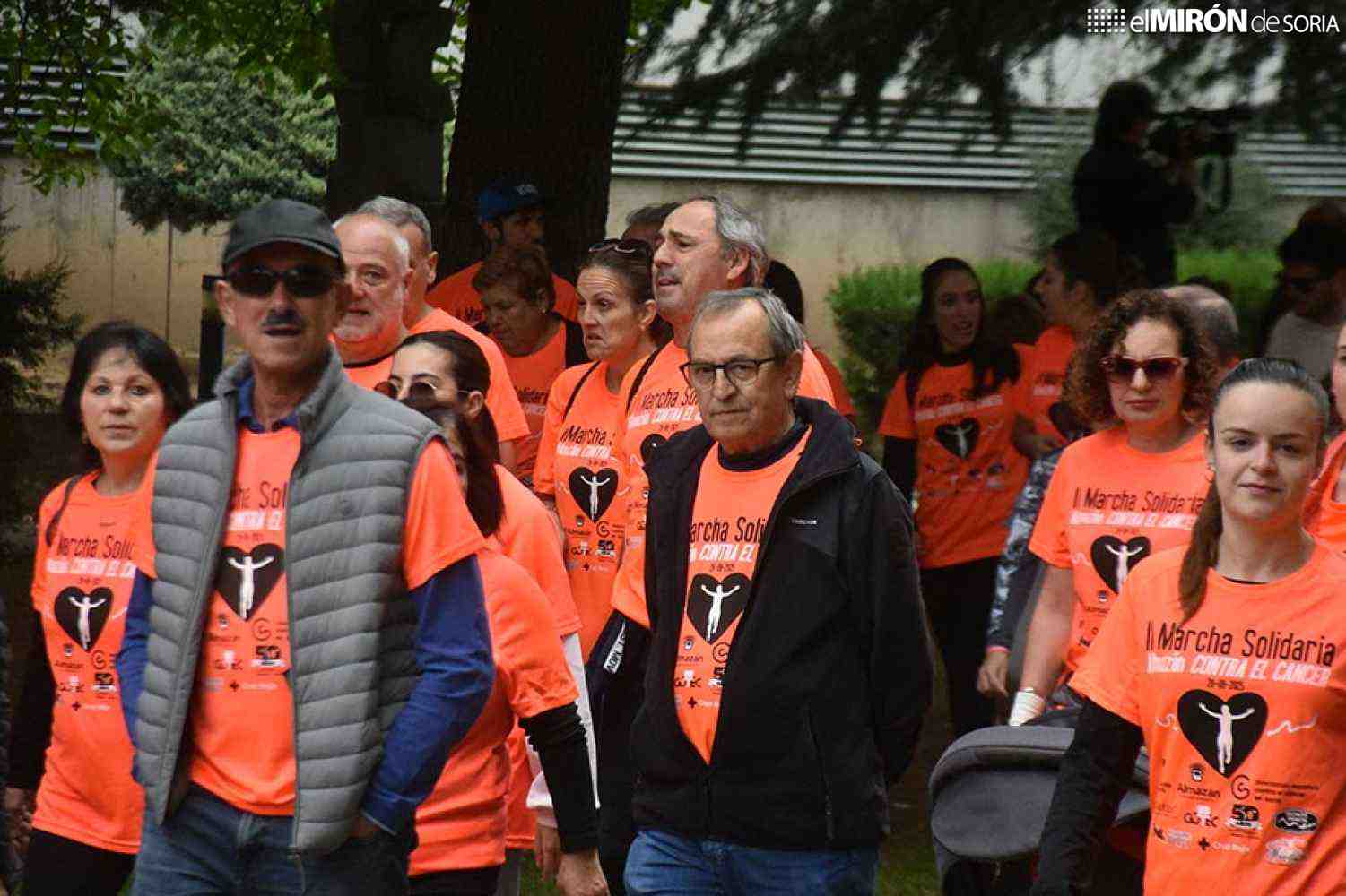 Más de medio millar de adnamantinos marchan contra el cáncer