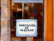 Veintidós personas compiten por cada habitación que sale al mercado en España