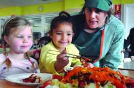 Educación contrata atención de escolares durante el comedor en ocho centros educativos de Soria