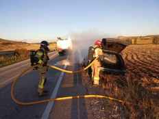 Bomberos de Diputación sofocan incendio de vehículo en Morón de Almazán