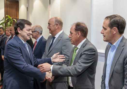 Junta y diputaciones acuerdan nuevas medidas para fortalecer la prevención y la extinción de incendios 