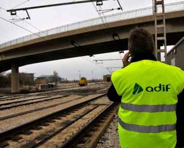 Un incendio forestal en Benamira obliga a cortar AVE Madrid-Barcelona