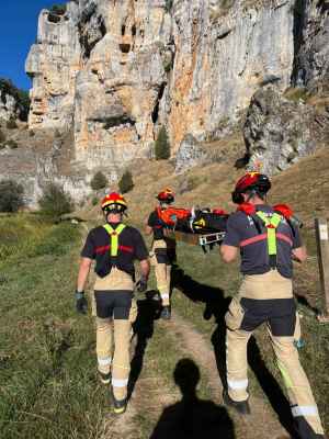 Rescatada mujer tras lesionarse en caída de bicicleta en Cañón del Río Lobos