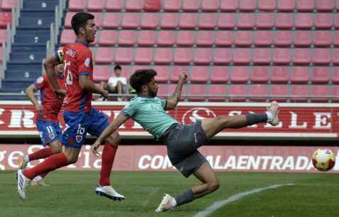 Jony salva los puntos en el descuento frente a la Segoviana