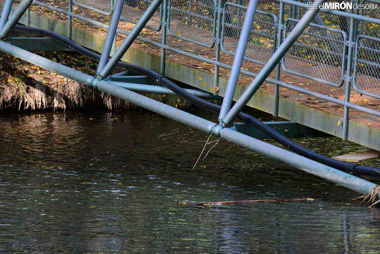 El Ayuntamiento retirará año y tres meses después la pasarela peatonal del Soto Playa