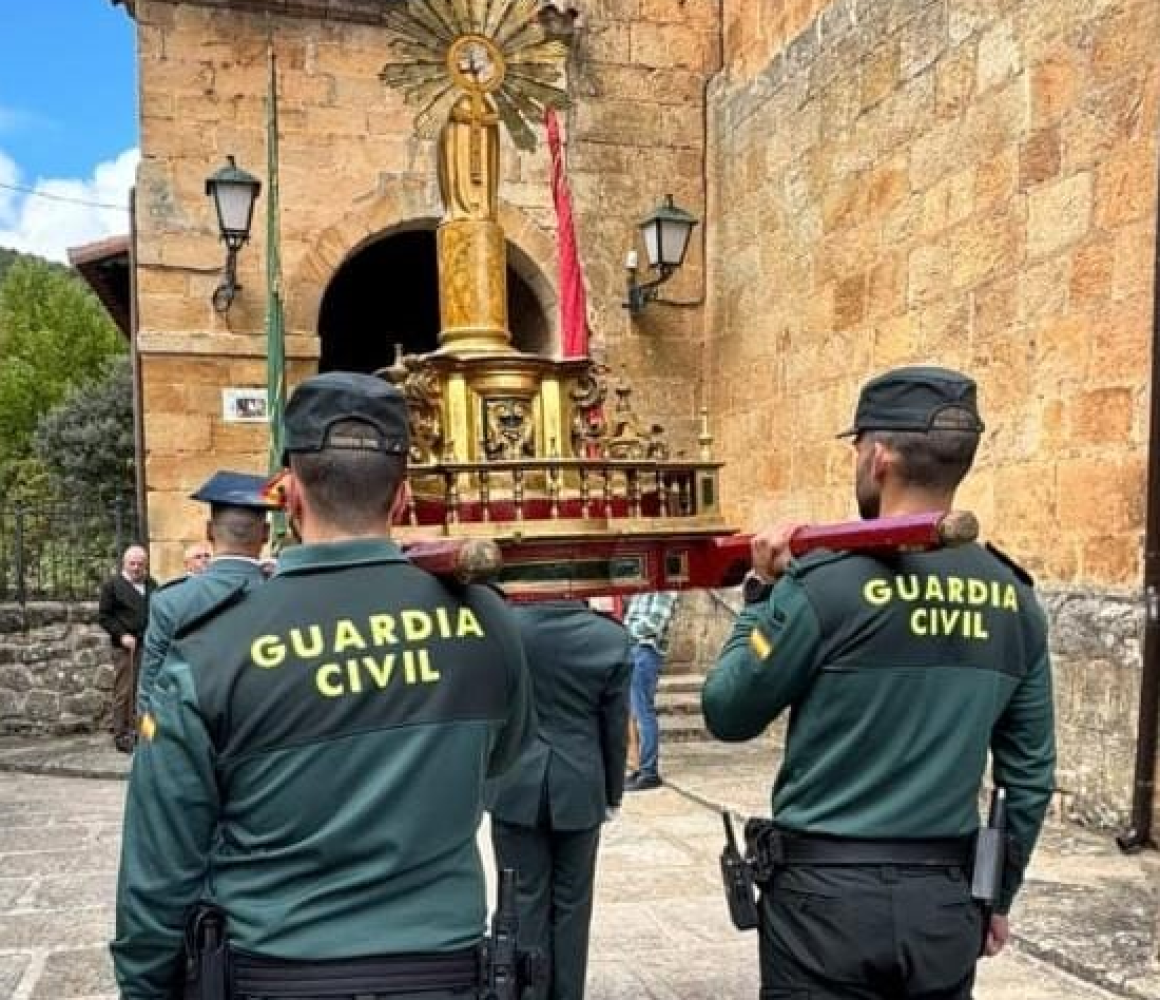 Salduero procesiona por primera vez a la Virgen del Pilar