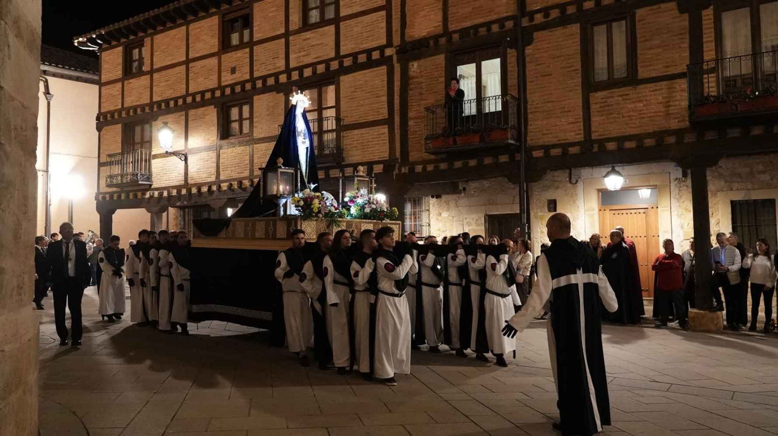 Histórica y emotiva procesión en el Jubileo de los cofrades en El Burgo Histórica y emotiva procesión en el Jubileo de los cofrades en El Burgo