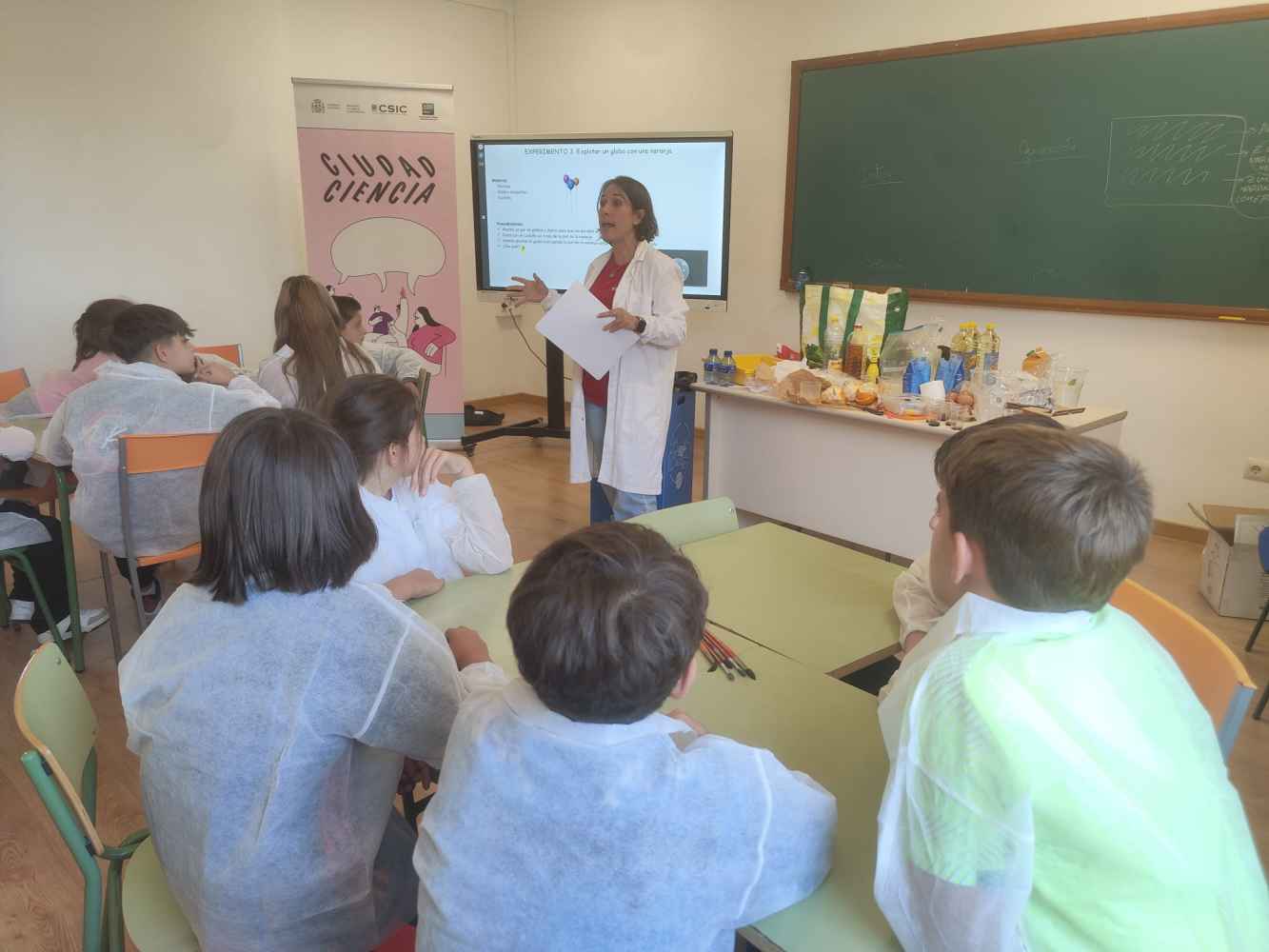 70 niños descubren la ciencia que hay en la cocina con investigadoras del CSIC
