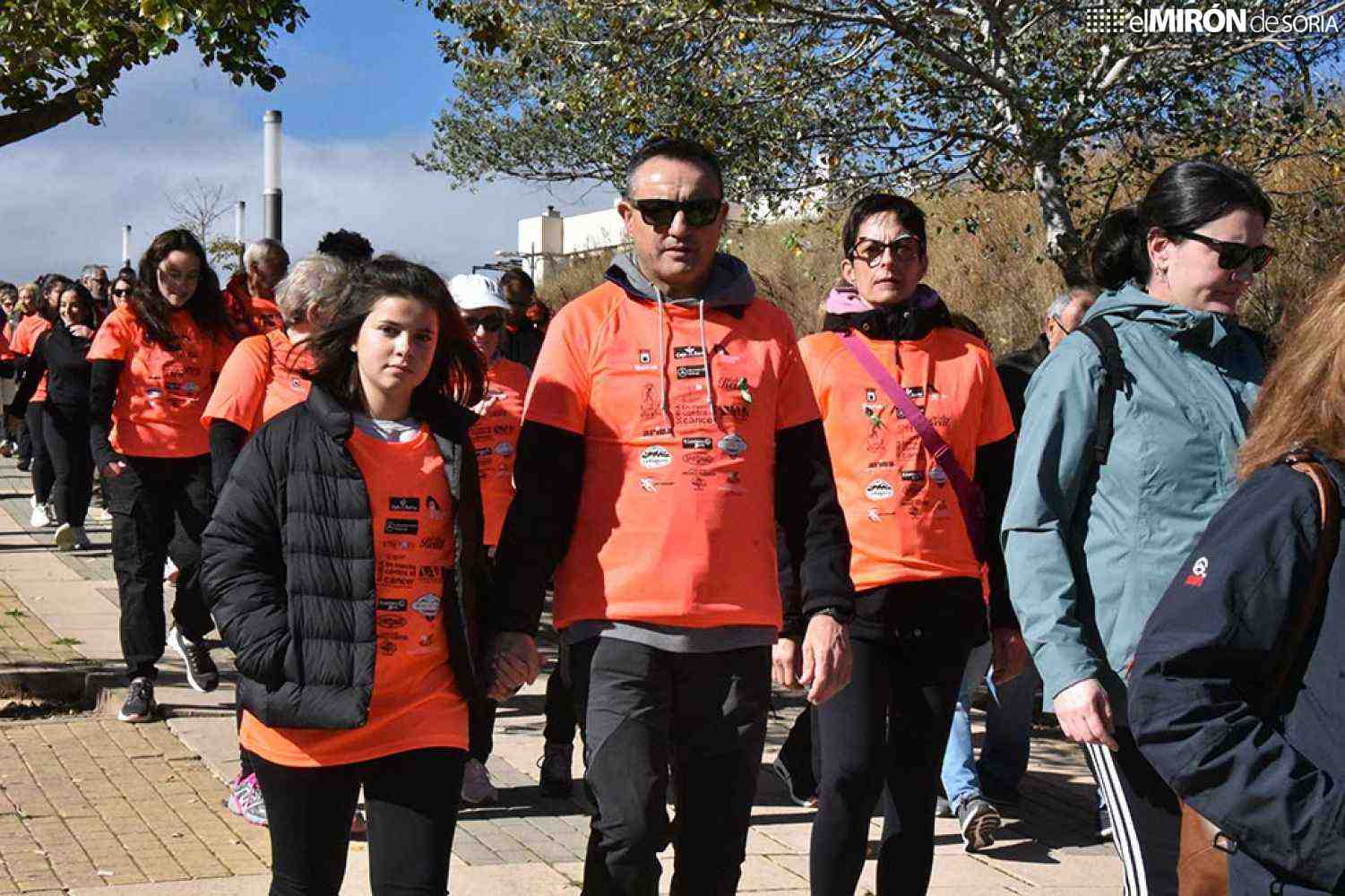 Más de seis mil personas caminan contra el cáncer en Soria Más de seis mil personas caminan contra el cáncer en Soria
