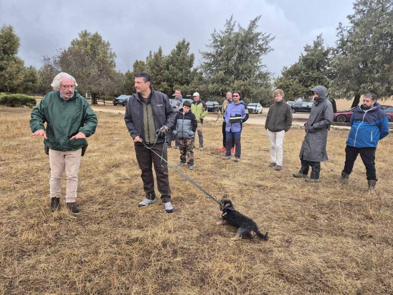 Seminario en Castillejo de Robledo para iniciar a cazadores en adiestramiento de perros de sangre