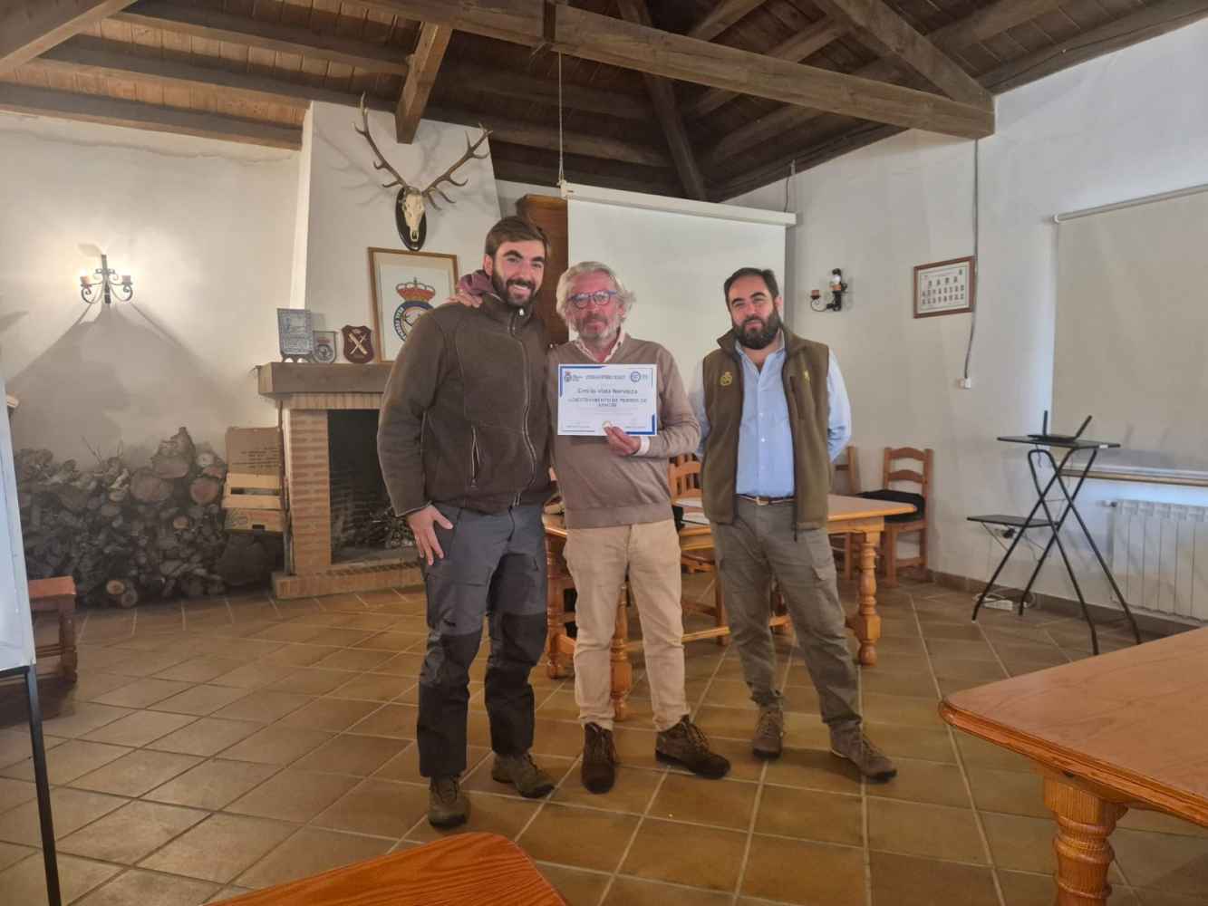 Seminario en Castillejo de Robledo para iniciar a cazadores en adiestramiento de perros de sangre
