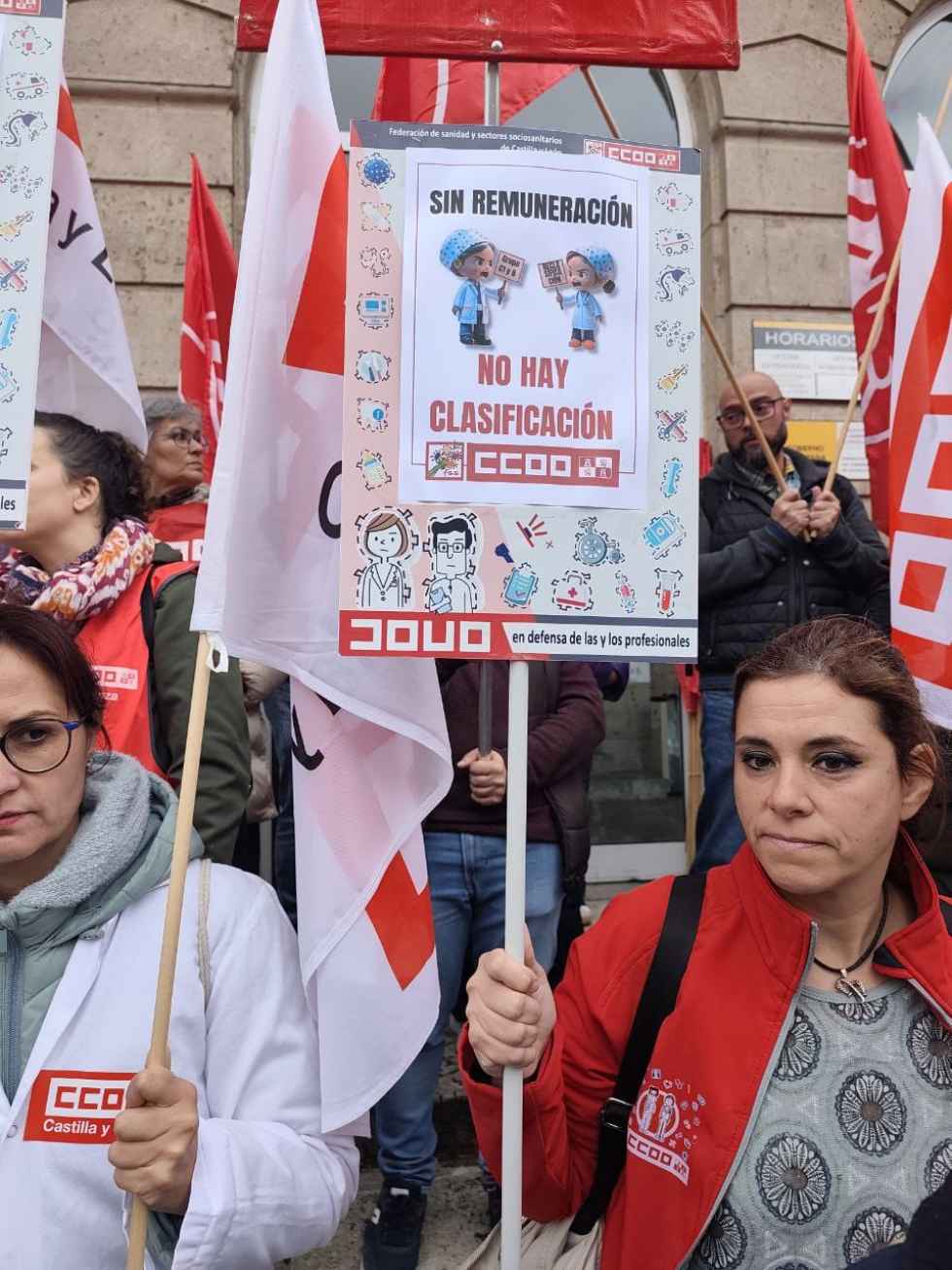 Tres sindicatos se concentran para exigir unos servicios públicos "de calidad"