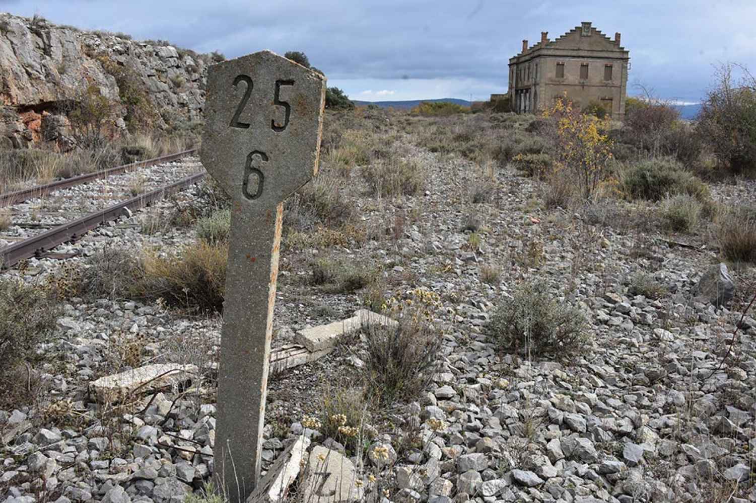 Apeadero de Aldealpozo: tres décadas de abandono de la Soria-Castejón