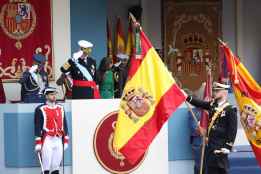 Las Fuerzas Armadas desfilan en Madrid en celebración de la Fiesta Nacional