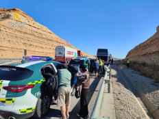 La Guardia Civil auxilia a pasajeros de autobús averiado en A-2