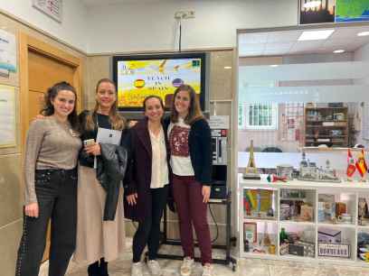Dos voluntarias americanas del programa "Teach in Spain" participan en centros educativos de Soria Dos voluntarias americanas del programa "Teach in Spain" participan en centros educativos de Soria