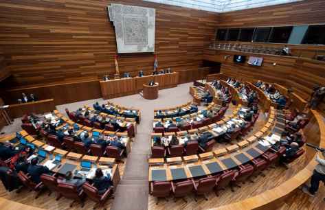 Mañueco obtiene respaldo de las Cortes regionales al techo de gasto para 2026  