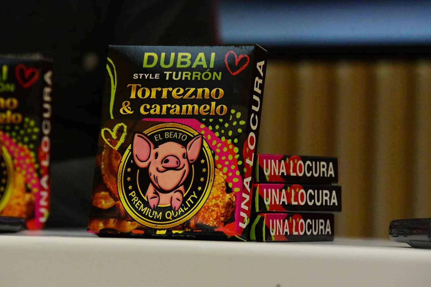 Turrón de torrezno y caramelo, la nueva propuesta de "El Beato"