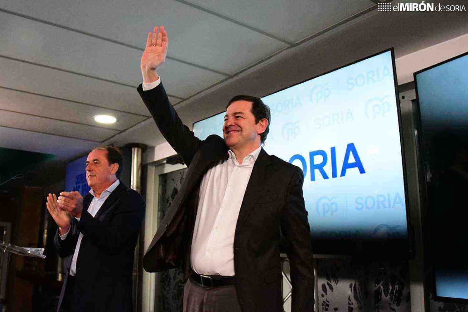 Mañueco pide a PSOE y Vox que actúen con responsabilidad en debate presupuestario