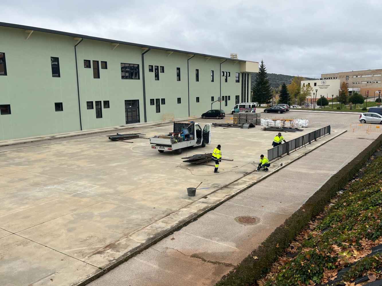 El Ayuntamiento sustituye pista de patinaje por aparcamientos en Los Pajaritos