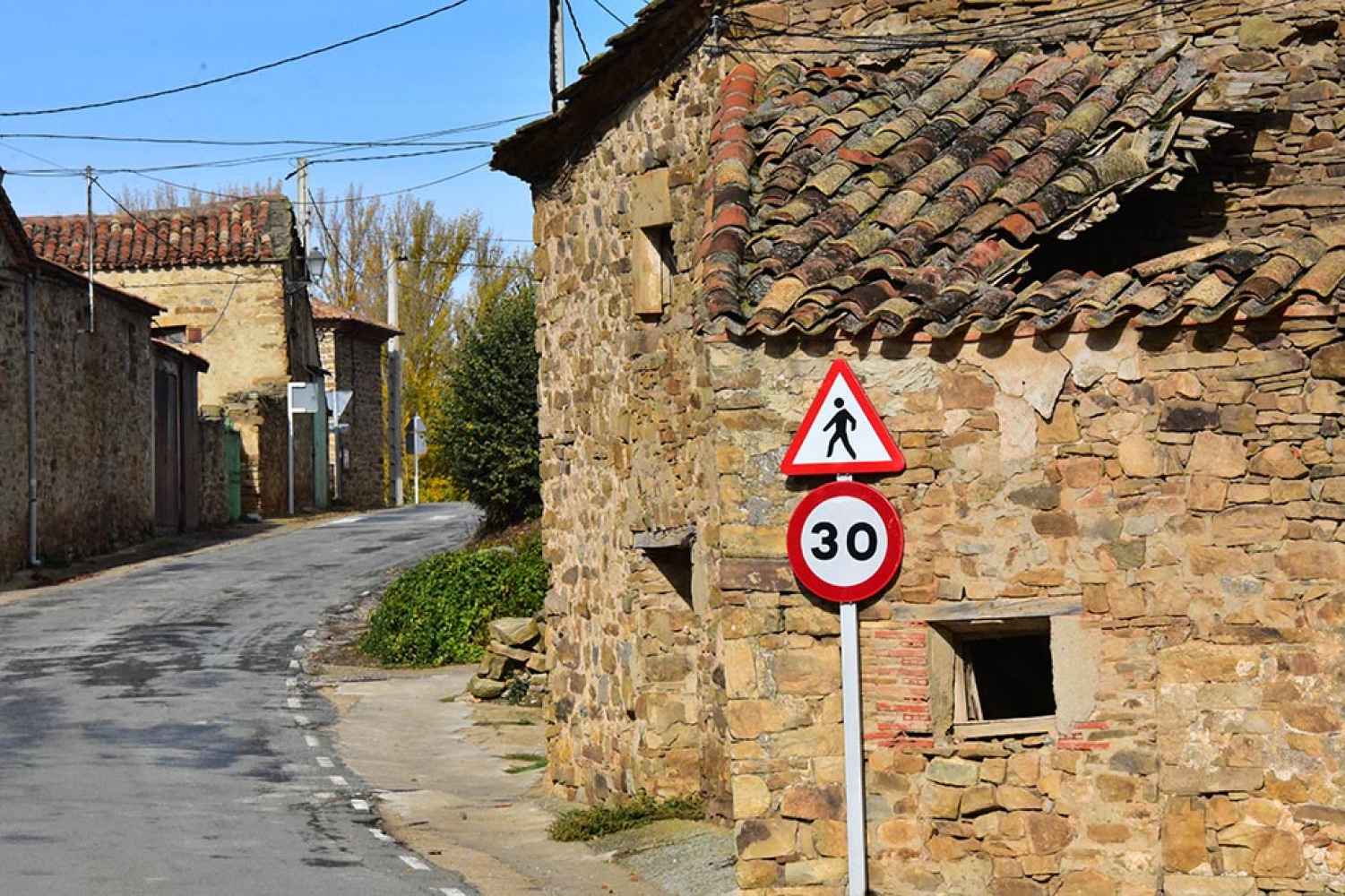 Ausejo de la Sierra, a los pies del Cerro de San Juan