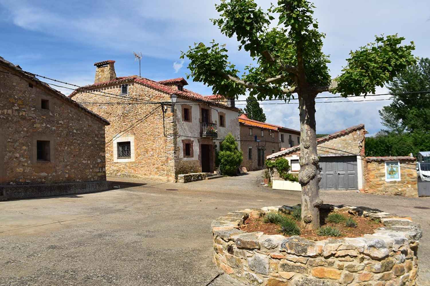 Nafría la Llana, en torno a una iglesia del románico rural soriano