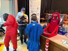 El colegio Calasancio de Almazán recibe a escudería Bnnoracing