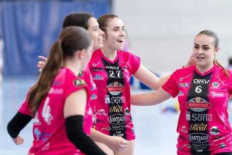 El Sporting Santo Domingo femenino abre temporada 2025-26 en Los Pajaritos