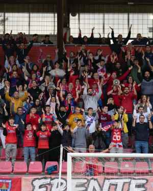 El Coruxo se lleva la primera victoria de Los Pajaritos