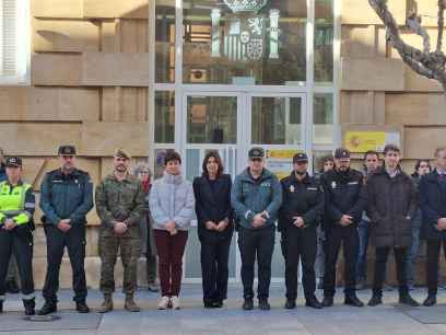 Minuto de silencio en Subdelegación por asesinato de dos mujeres más