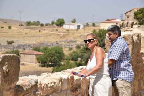 La Junta señaliza ruta histórico-turística en conjunto histórico de Rello