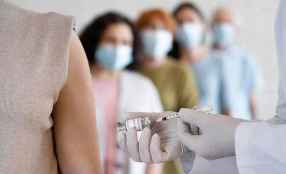 Sanidad abre vacunación frente a gripe y COVID19 sin cita previa los fines de semana