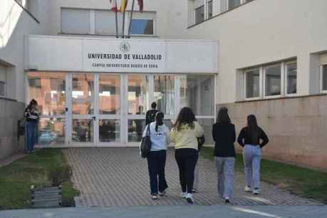 "Sentada pacifica" de estudiantes del CAFyD para reclamar regulación estatal