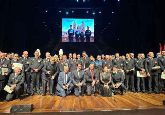 La Junta reconoce a 112 policías con medallas al mérito policial