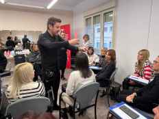 José García imparte último curso del año de Asociación de Peluquerías