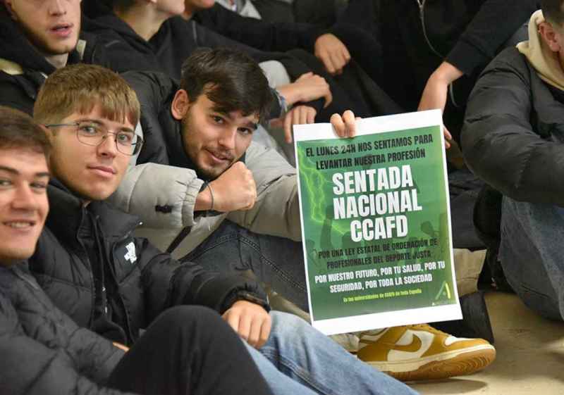 Sentada pacífica de estudiantes del CAFyD en Campus de Soria