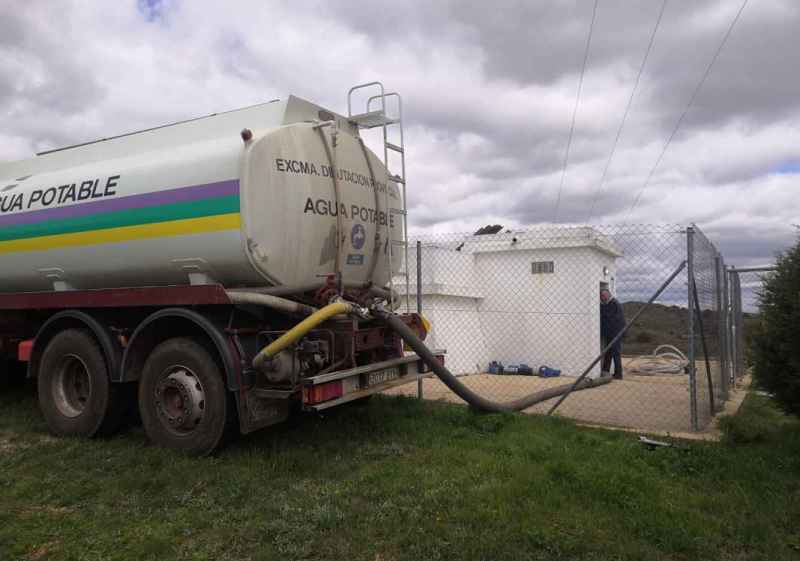 Diputación ha repartido 3 millones de litros de agua potable, la mitad que el año pasado