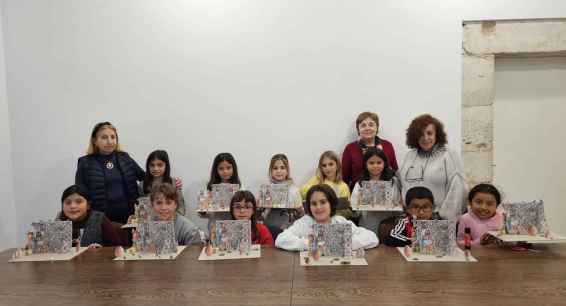 La Asociación belenista organiza taller de belenes recortables en El Burgo de Osma