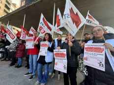 Concentración en Delegación de la Junta para reclamar más personal en Educación