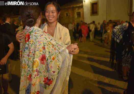 El Desfile del Mantón de Manila, de El Royo, premio Colodra popular 2025