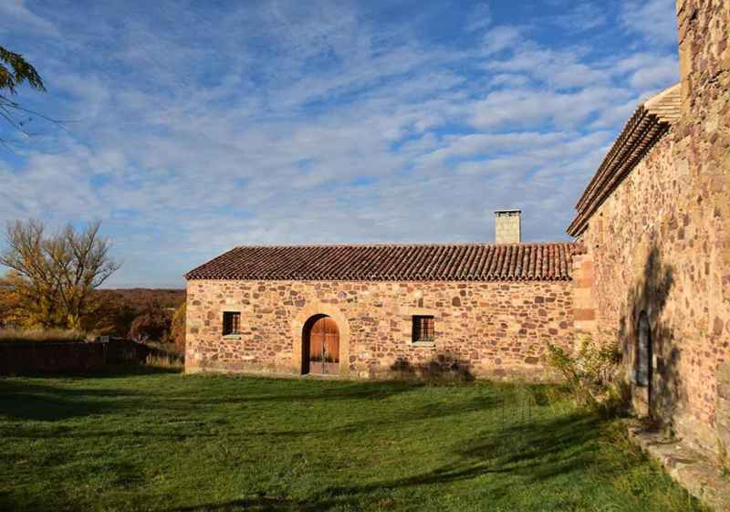 Ermita de la Virgen de los Remedios, en Noviercas, en el estrecho de Araviana
