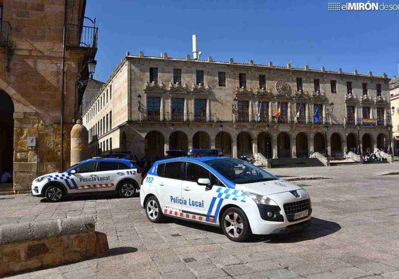 El Ayuntamiento aprueba bases para nueve plazas de Policía Local, con críticas de Vox